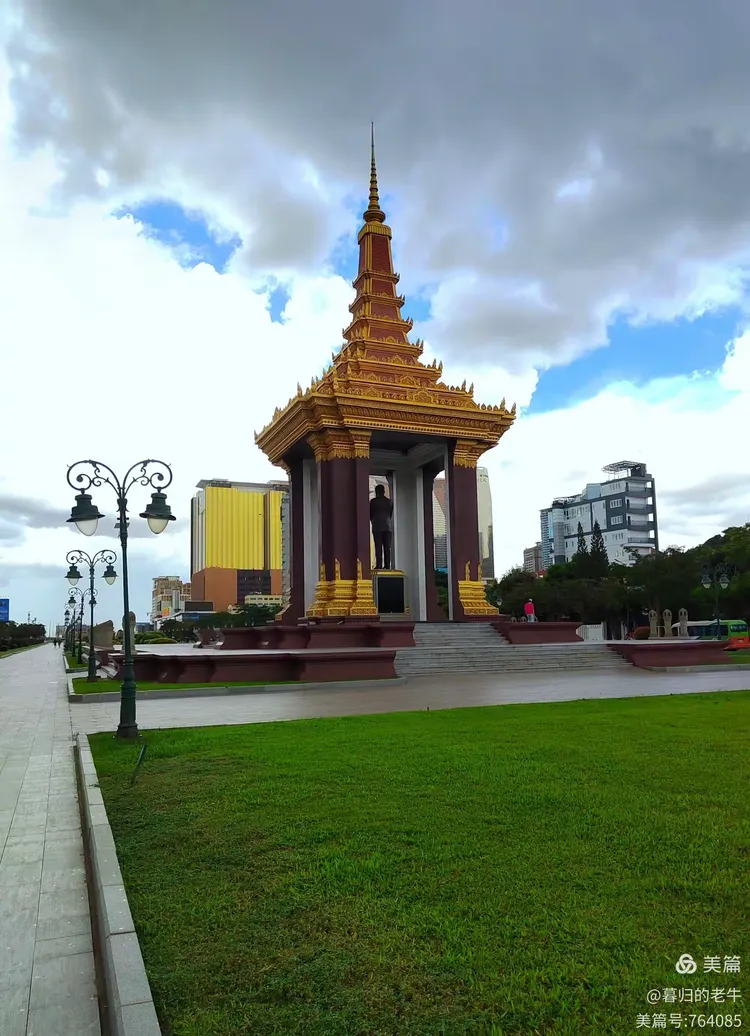 ～独立广场,独立纪念碑